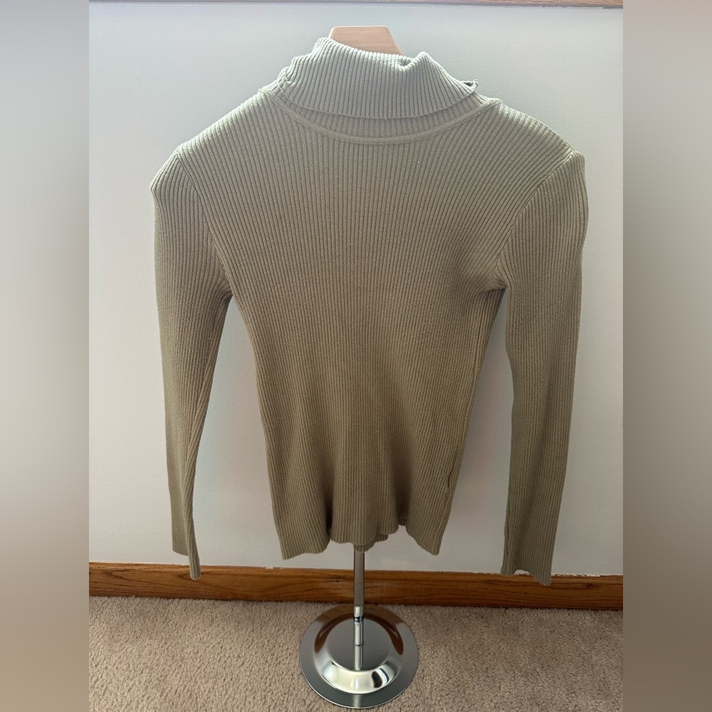 SHEIN olive green cropped turtleneck, size women’s small